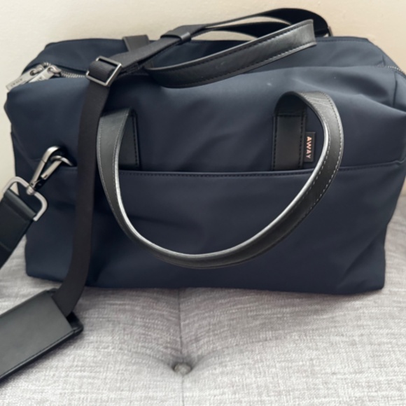 The Away Everywhere Bag in Navy Blue - Picture 2 of 11